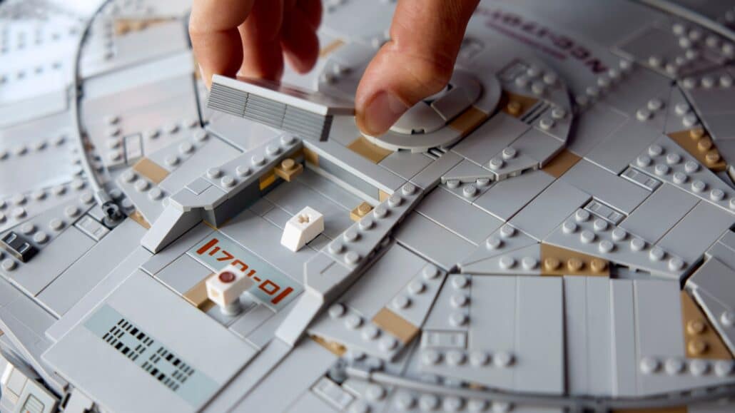 LEGO Star Trek 10356 Uss Enterprise Ncc 1701 D (7)