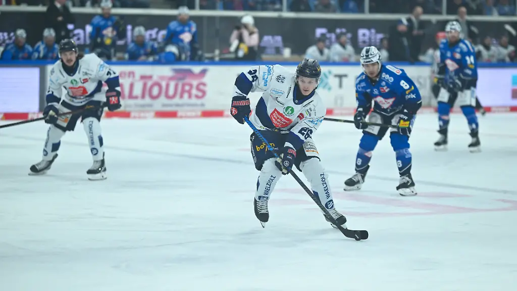 Lua-Niehus-Iserlohn-Roosters-26-Dresdner-Eisloewen-vs-Iserlohn-Roosters-1-Eishockey-Bundesliga-Herren-Spielzeit-2025-2026-26-11-2025-Dresdner-Eisloewen-vs-Iserlohn-Roosters-1-Eishockey-Bundesliga-Herren-Spielzeit-2025-2026-26-11