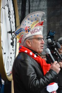 Hannsgeorg Schönig am 11.11. auf dem Mainzer Schillerplatz. - Foto: gik