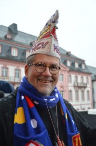 Reinhard Urban als MCV-Präsident am 11.11. auf dem Balkon des Osteiner Hofs. - Foto: gik