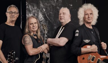 Lords bügeln die Gesichter beim Faltenrock mit Bass-Sound