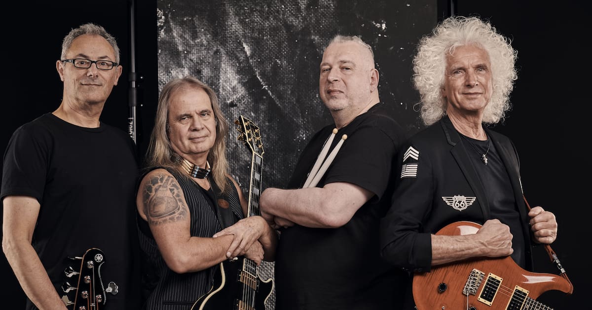 Lords bügeln die Gesichter beim Faltenrock mit Bass-Sound