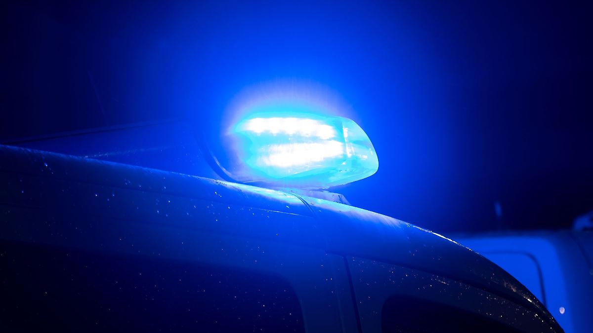 Hamburg & Schleswig-Holstein: Fahrer versteckt sich im Kofferraum nach Unfall in Hamburg