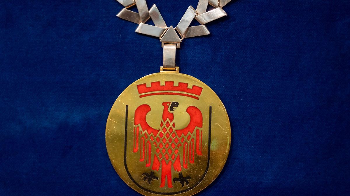 Berlin & Brandenburg: Was die Amtskette der Oberbürgermeisterin so besonders macht