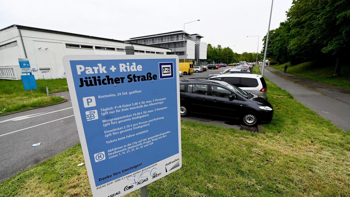 An der Jülicher Straße stehen 80 P+R-Parkplätze zur Verfügung.