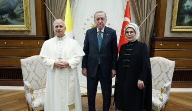 Erste Auslandsreise des Pontifex: Papst Leo fasst Erdogan mit Samthandschuhen an