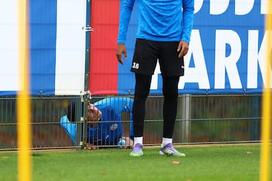 Lasse Rosenboom (unten) ärgerte beim öffentlichen Training am vergangenen Dienstag scherzhaft seinen Kollegen Andu Kelati.