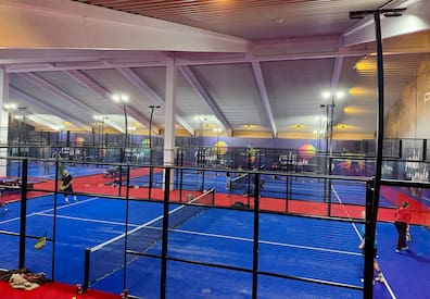 In der Halle in Westerrönfeld stehen vier Double Courts und zwei Single Courts zur Verfügung. 