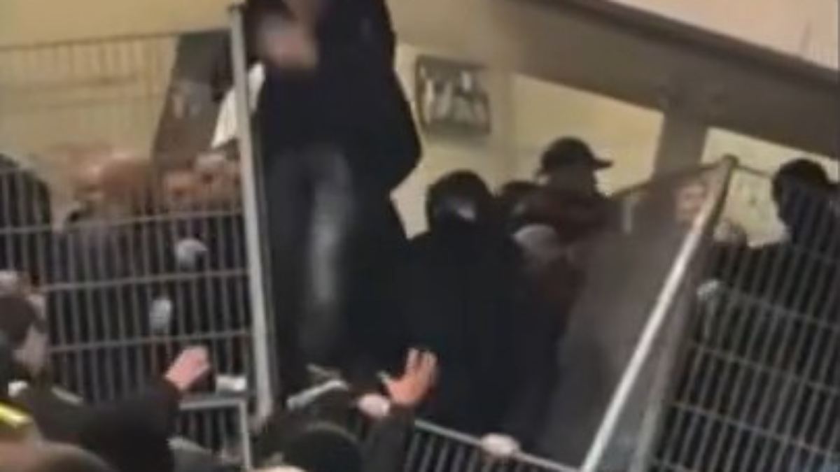 Krawalle im Stadion und davor: Rotterdam-Fans randalieren in Stuttgart