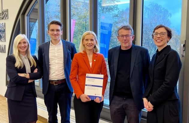 Dritte Förderphase: Sonderforschungsbereich „Globale Entwicklungsdynamiken von ...