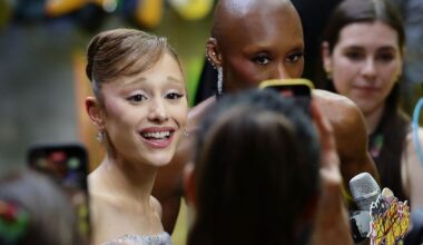 Bei Filmpremiere bedrängt: Influencer wegen Attacke auf Ariana Grande abgeschoben