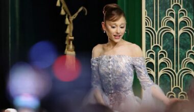 Kollegin eilt zur Hilfe: Mann greift Ariana Grande bei "Wicked"-Premiere an