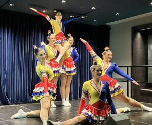 Wunderschöne getanzte Fastnacht auf winziger Bühne: Das Ballett der Mainzer Kleppergarde war erstmals bei den Saturnalien zu Gast. - Foto: gik