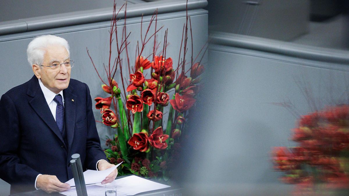 Volkstrauertag in Berlin: Mattarella warnt im Bundestag vor Rückfall in "dunkle Zeiten"