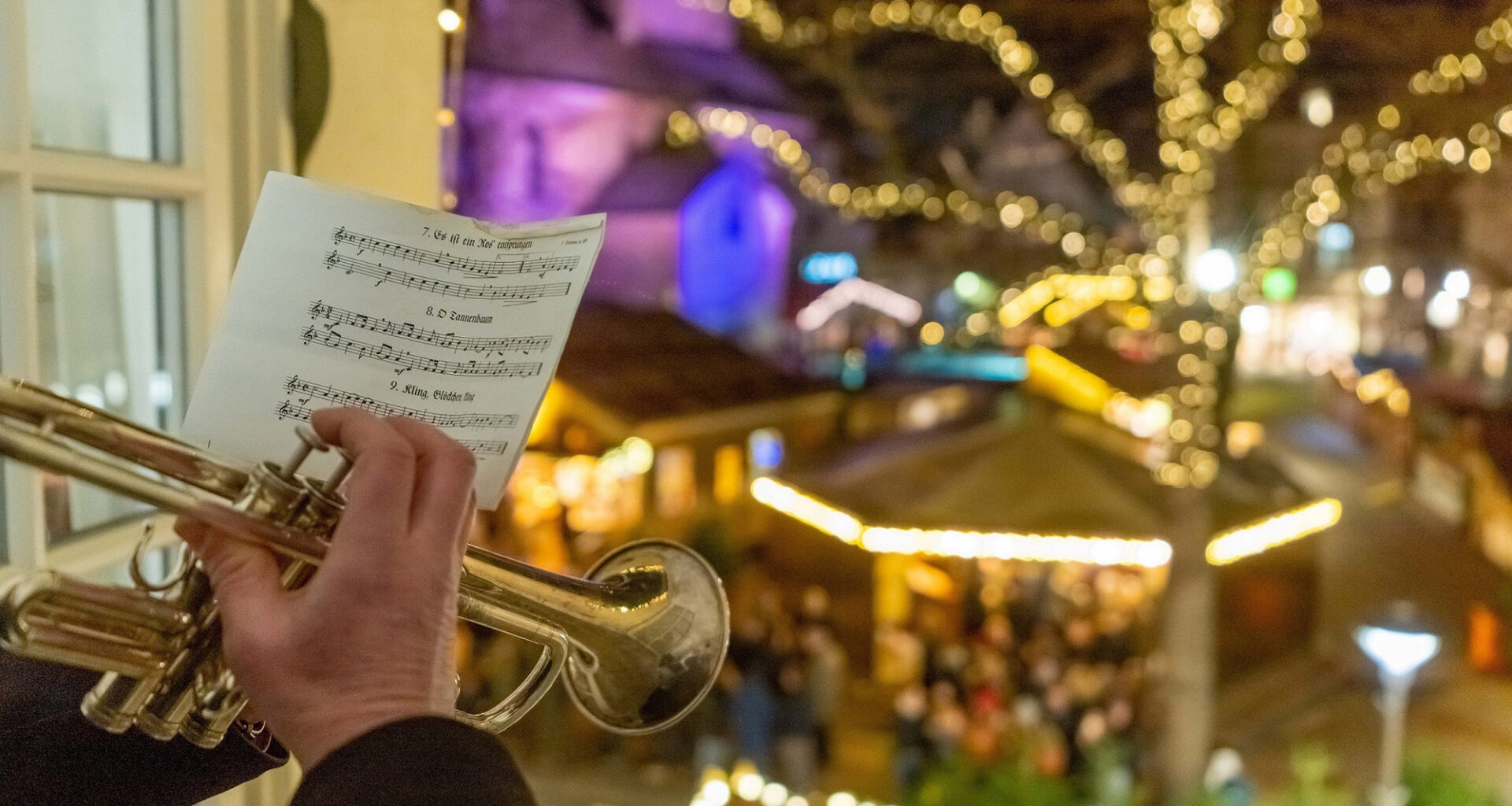 Ein Blasmusiker auf dem Soester Weihnachtsmarkt, Foto: Gero Sliwa