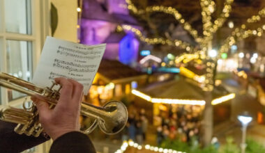 Ein Blasmusiker auf dem Soester Weihnachtsmarkt, Foto: Gero Sliwa