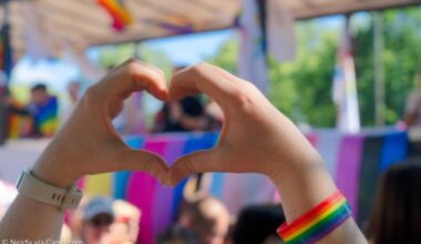 Berliner Pfarrerin segnet vier Männer: Die große Empörung – was wirklich hinter der "Polyhochzeit" steckt