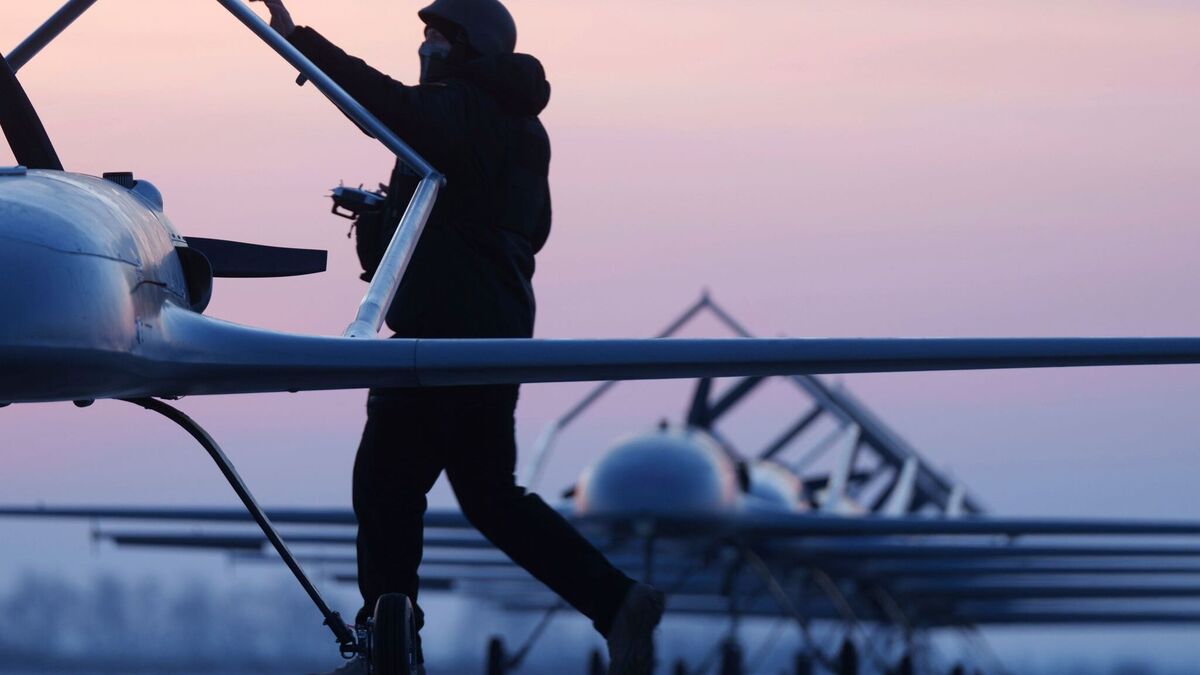 Russland will sich durch die Abschaltung des mobilen Internets an strategisch wichtigen Objekten besser vor ukrainischen Drohnenangriffen schützen. (Archivbild)