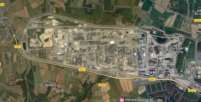 Satellitenbild mit einer Anlage, die zum Teil verpixelt ist.