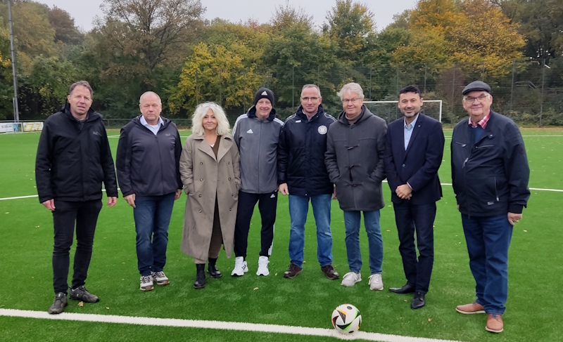 Kunstrasenplatz eröffnet - LokalKlick.eu