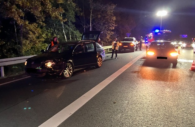 FW Hannover: Verkehrsunfall mit vier Fahrzeugen auf der A 37