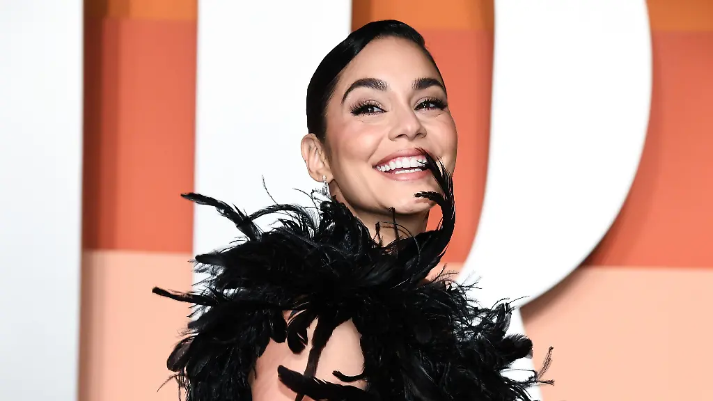 Vanessa-Hudgens-walking-on-the-red-carpet-at-the-2025-Vanity-Fair-Oscar-Party-held-at-the-Wallis-Annenberg-Center-for-the-Performing-Arts-in-Beverly-Hills-CA-on-March-02-2025