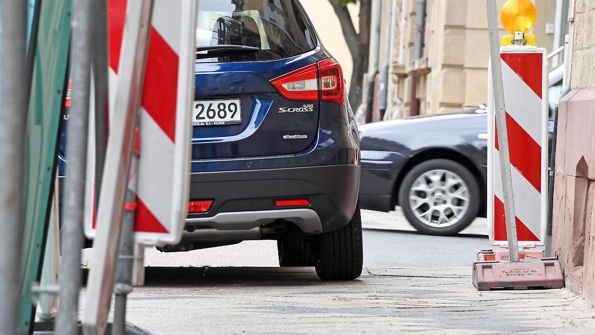 Hamburg & Schleswig-Holstein: Hamburg lässt Bürgersteig-Parkern wenig Platz