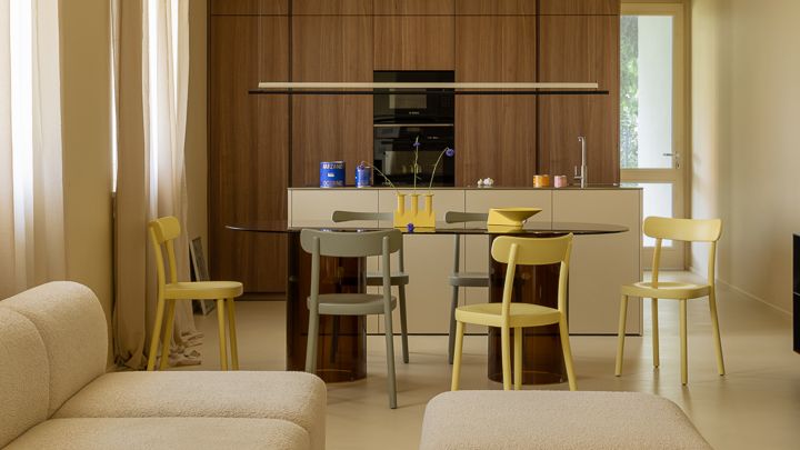 Colour Drenching in Buttergelb: So verbindet diese Maisonettewohnung in Pavia zwei aktuelle Trends