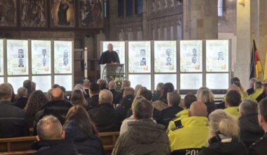 Trauerfeier für 17 verstorbene Polizisten der letzten zwölf Monate – Du bist Halle