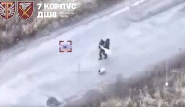 Ukraine-Zivilist gezielt getötet?: Video zeigt Angriff auf Mann, der weiße Fahne trägt