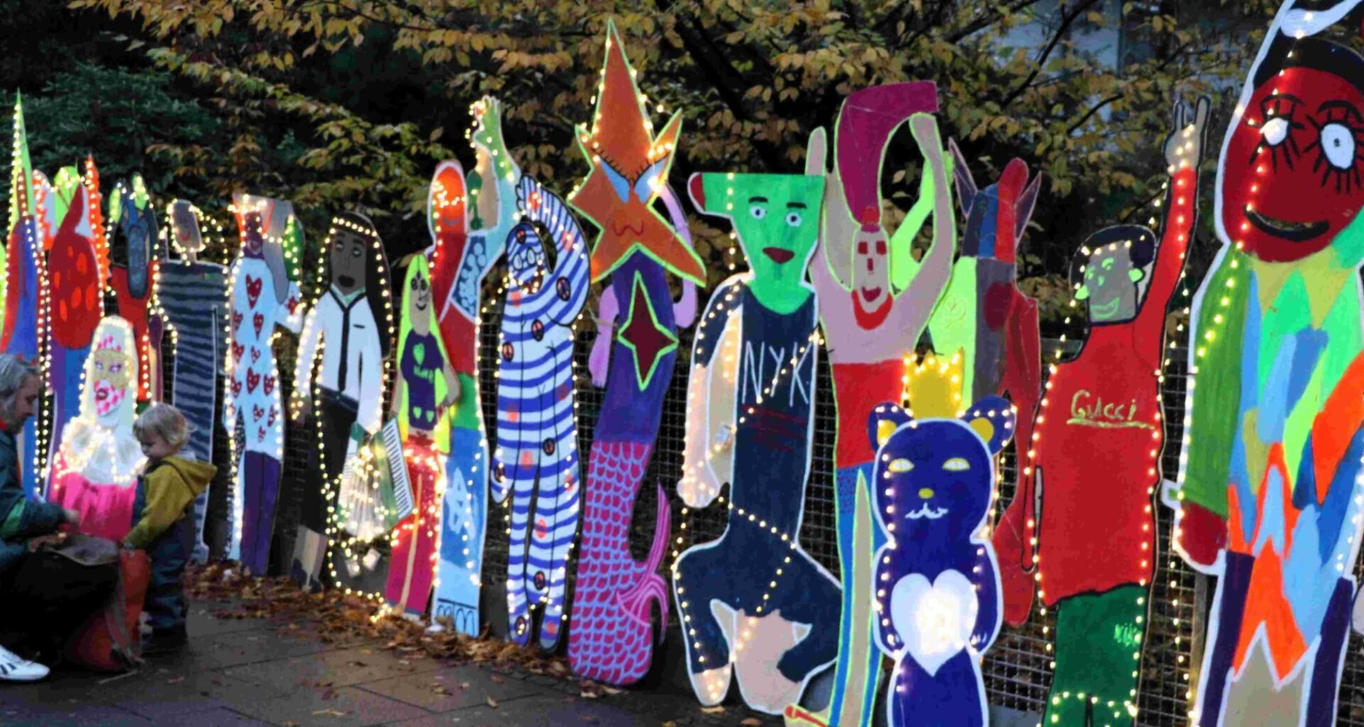 Das Lichterfest nach den Feuerspuren