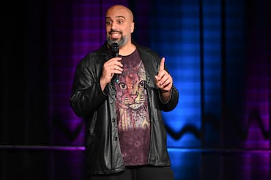 Comedian Abdelkarim wird als möglicher Kandidat für das Dschungelcamp 2026 gehandelt – sein Humor könnte für jede Menge Lagerfeuer‑Unterhaltung sorgen.
