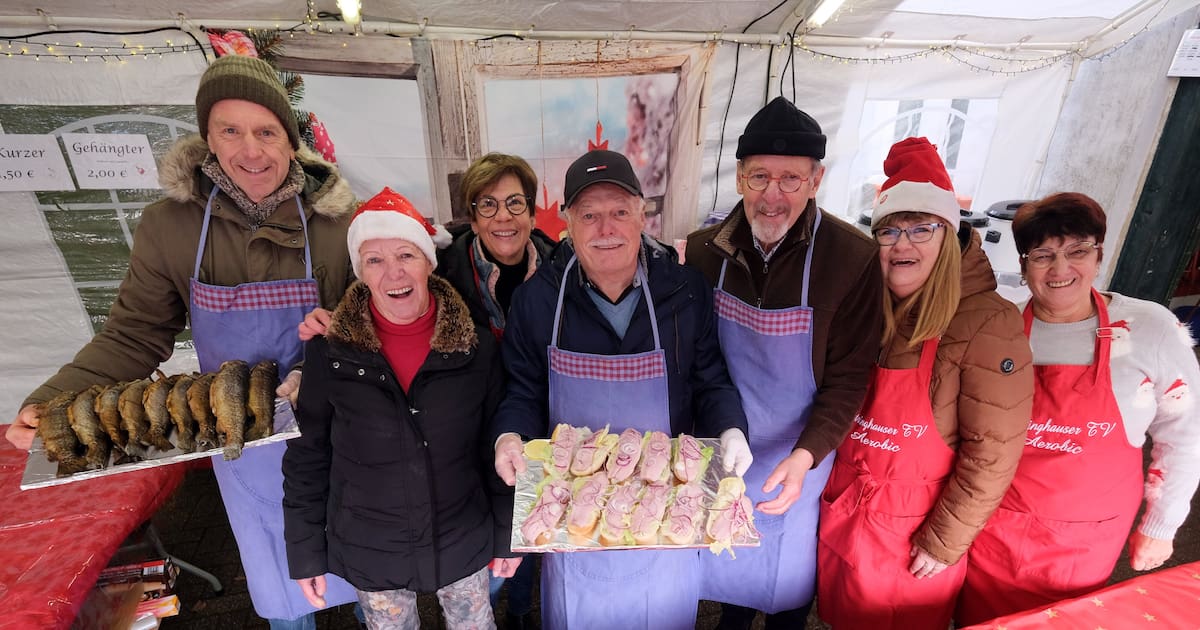 Weihnachtsmarkt im Dorp auf Gertenbachstraße und um die Kirchelockt wieder viele ins Dorp