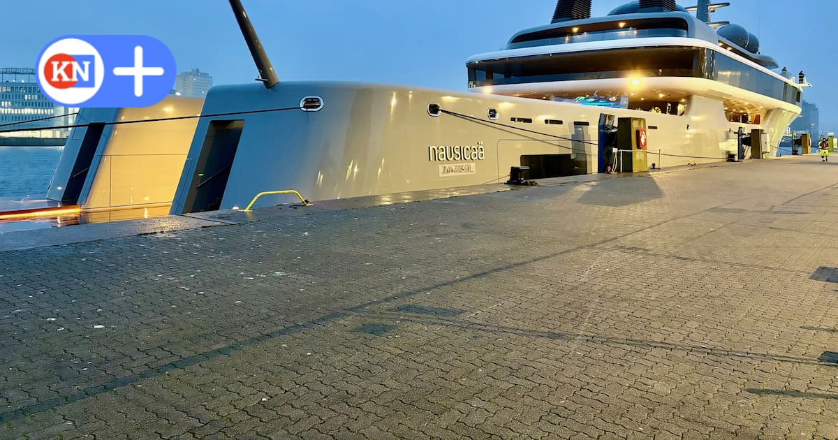 Neue Megayacht 'Cosmos' enthüllt ihren neuen Namen in Kiel