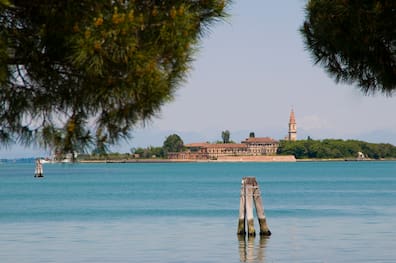 Die italienische Insel Poveglia wird auch „Insel des Wahnsinns“ genannt.