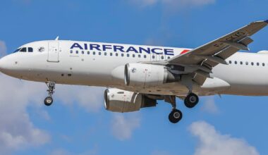 Frankreich verschärft Strafen: Hohe Bußgelder für Flugrandalierer