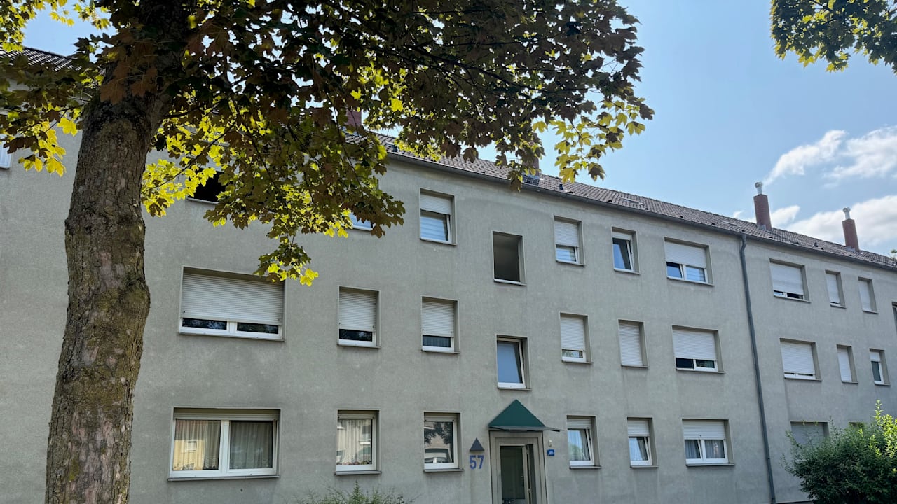 Anklage: Auftragskiller soll Dealer vor dem Fernseher erstochen haben | Regional