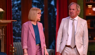 Als Annette Frier ihre Hosentaschen leert, bricht das Publikum in Gelächter aus