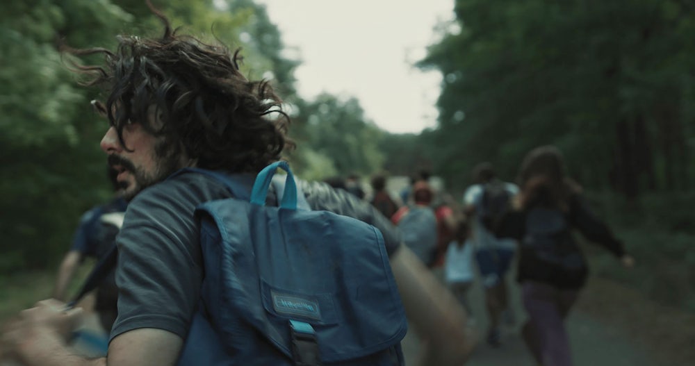In „Night of Passage“ verstecken sich Freunde aus Teheran in einem Wald nahe der Grenze zu Österreich.