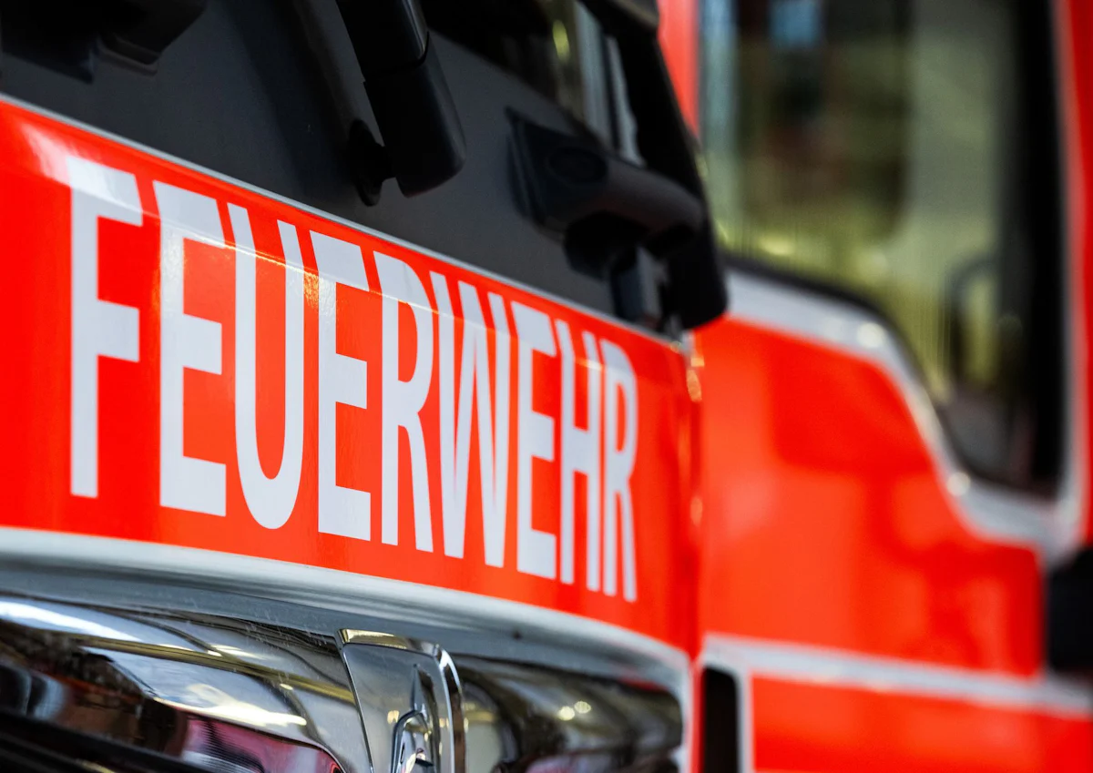 Brand in Hamburg - Mann stirbt bei Feuer in Mehrfamilienhaus - Panorama