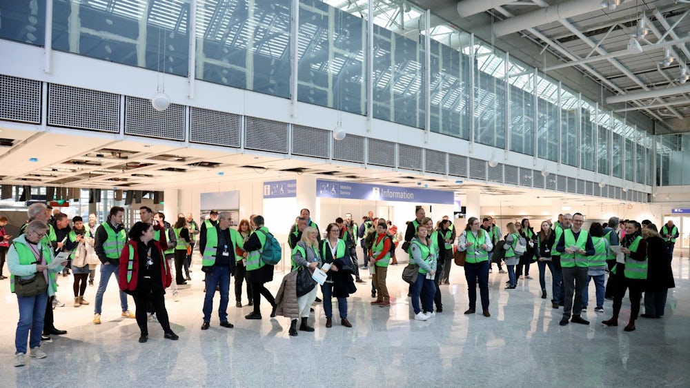 Die Freiwilligen hatten sich um die Rolle als Komparsen beworben