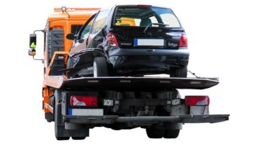 Ludwigshafen: Autofahrerin landet beim Abbiegen im Gleisbett