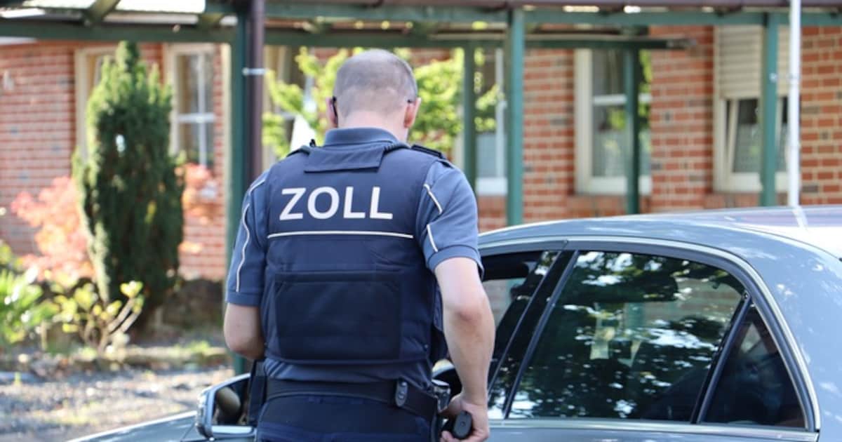 Trotz Sanktionen schleust Familien-Trio aus Essen hunderte Luxusautos nach Russland