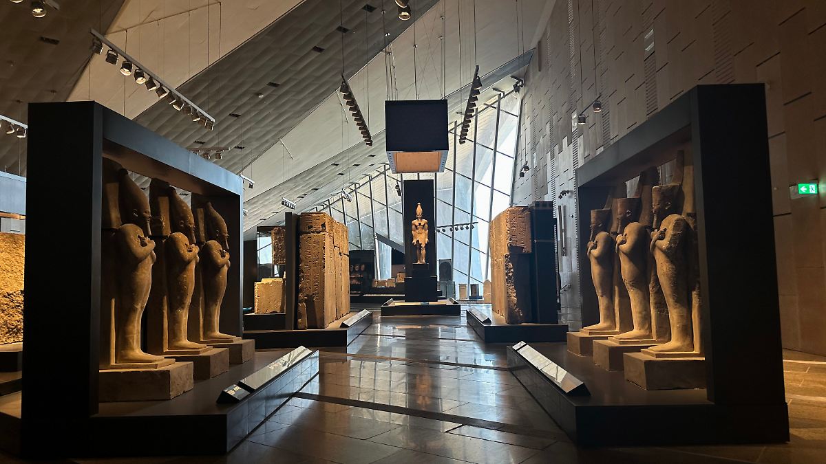 "Doppelt so groß wie Louvre": Kairo eröffnet Großes Ägyptisches Museum an Pyramiden von Gizeh