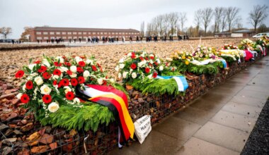 Volkstrauertag - Gedenken am Volkstrauertag in Hamburg und Schleswig-Holstein - Politik