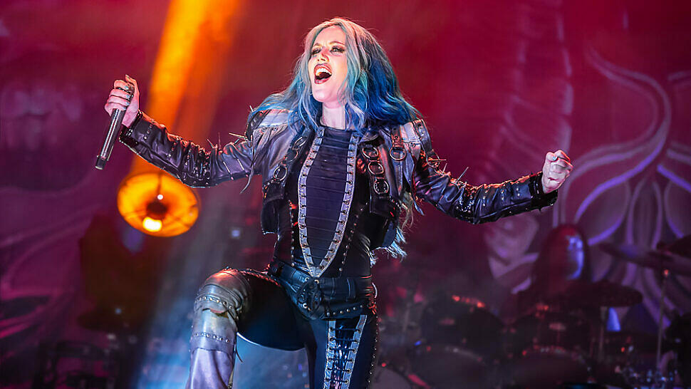 Alissa White-Gluz kündigt Soloalbum an — hört hier die 1. Single!