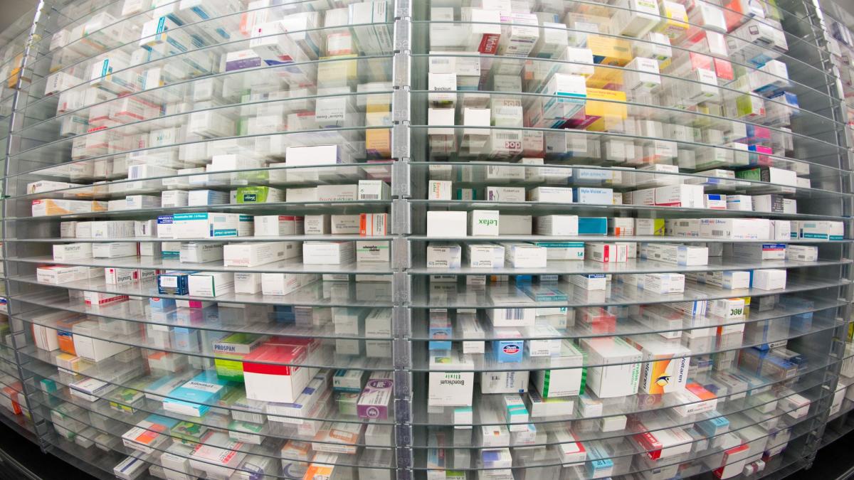 Junger Mann fälscht Rezept und sitzt jetzt im Gefängnis in Augsburg