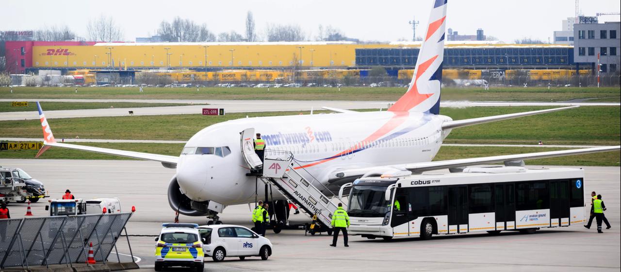 Ein Flugzeug mit Menschen aus Afghanistan landet in Hannover