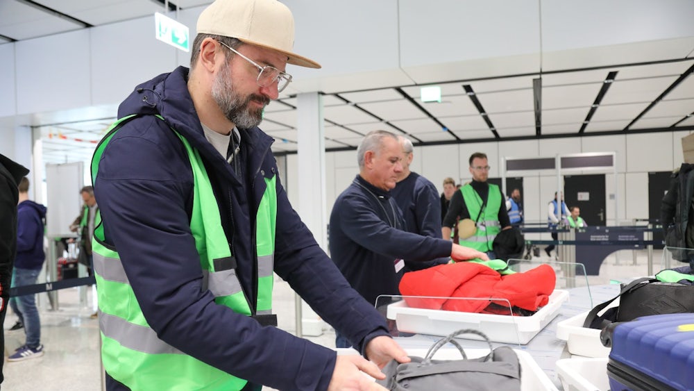 Geprüft werden alle Bereiche, vom Boarding über die Sicherheitskontrolle bis zur Gepäckausgabe.