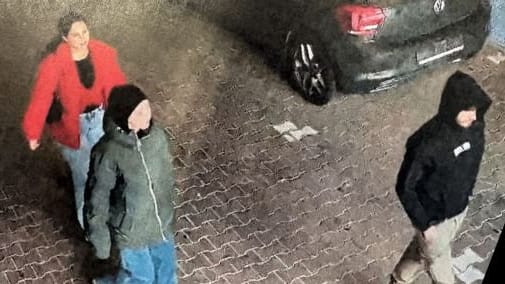 Fahndung in NRW: Polizei sucht Gruppe, die Mann verprügelte und ausraubte | Regional